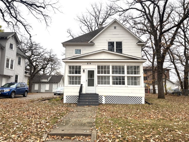 Photo - 814 6th Ave S