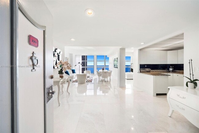 Building Photo - 5055 Collins Ave Unit 10G