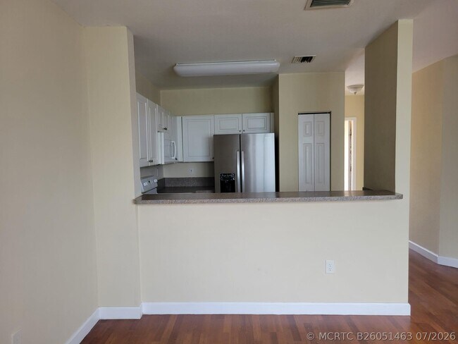 1570 NE 33rd Rd Unit 201