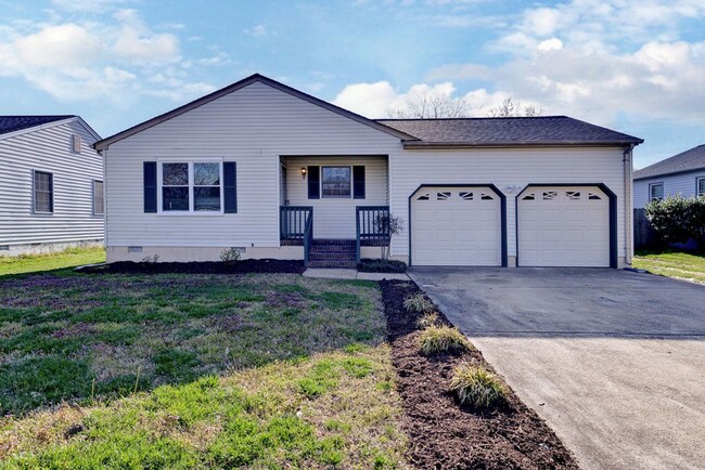 Photo - 910 Charlotte Dr