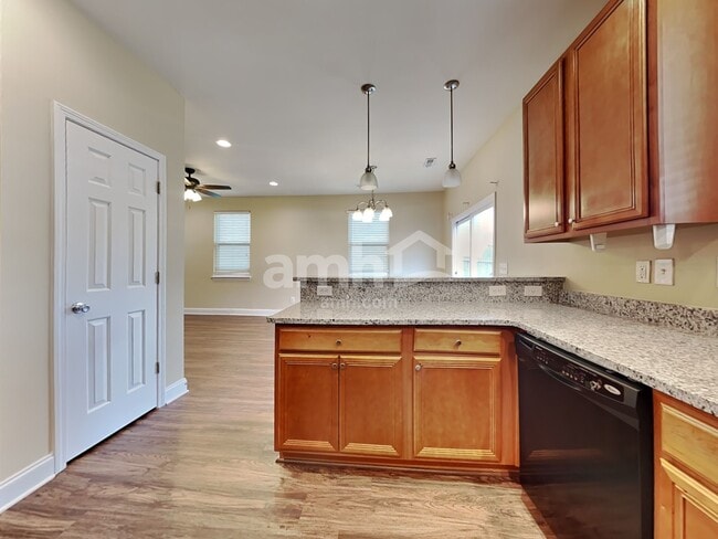 Photo - 8811 Shadowglen Dr