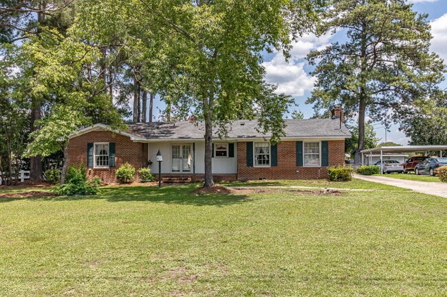 Building Photo - SPACIOUS Brick Home in Goldsboro (Wayne Memorial Drive area)
