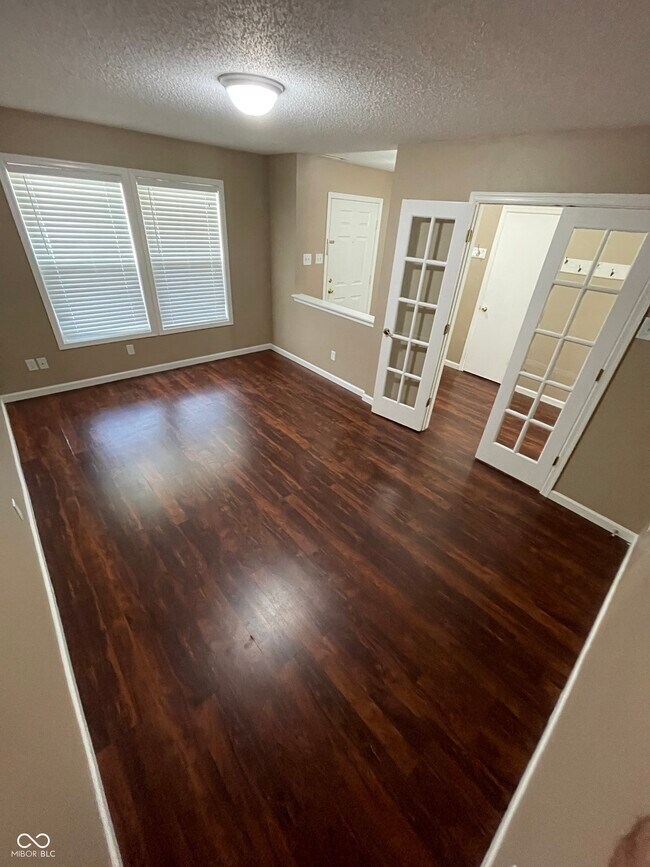 2830 Monarchy Ln