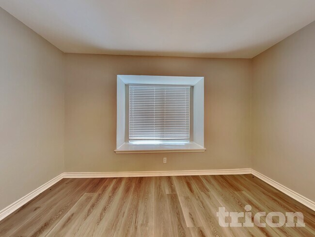 Photo - 5022 Crestwood Dr