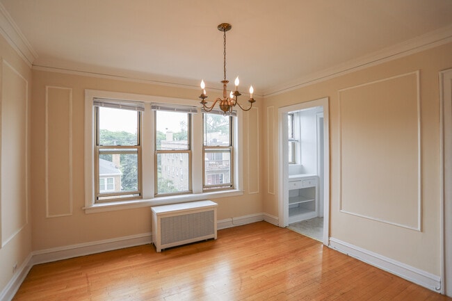 Photo - 7445 N Claremont Ave Unit #2B