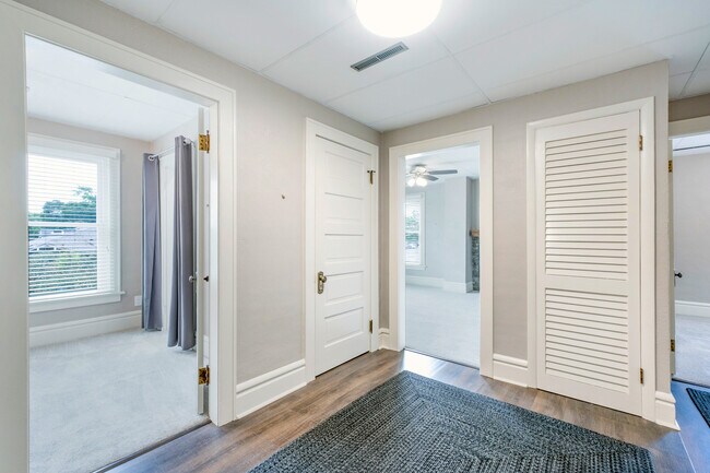 126 E Main St Unit 126.5 Upstairs