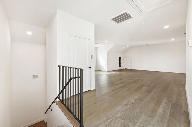 Photo - 3714 Grennoch Ln