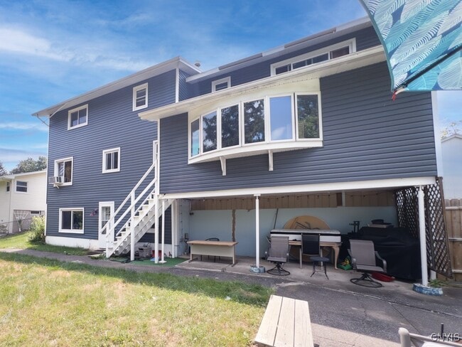 Photo - 7189 Coventry Rd N