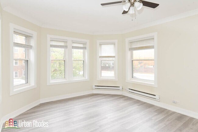 Photo - 1421 W Hutchinson St Unit M04B