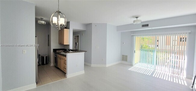 Building Photo - 6001 SW 70th St Unit 215 Rental