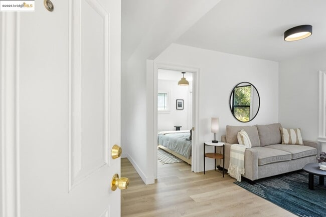 Building Photo - 846 Mandana Blvd Rental