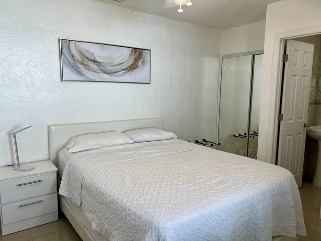 Photo - 12026 Suellen Cir Unidad B