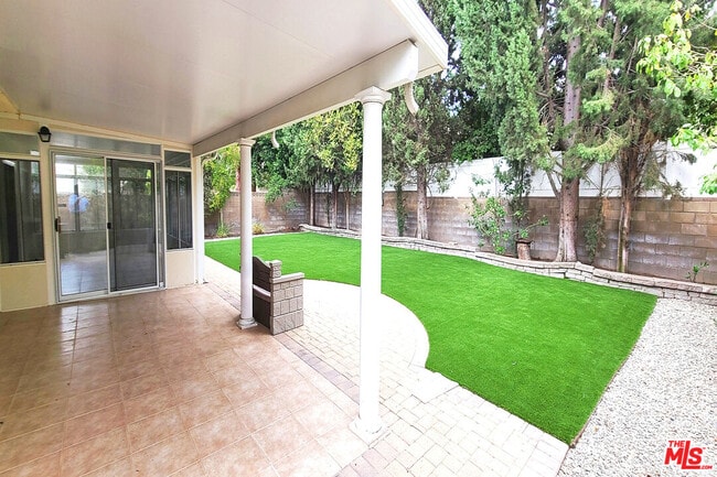 Photo - 10000 Hanna Ave