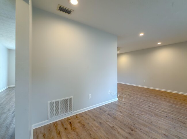 Photo - 3235 Springdale Dr