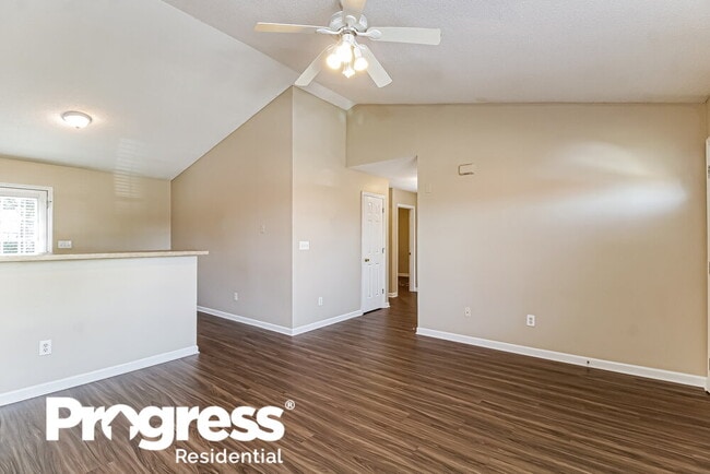 Photo - 330 W Holt St