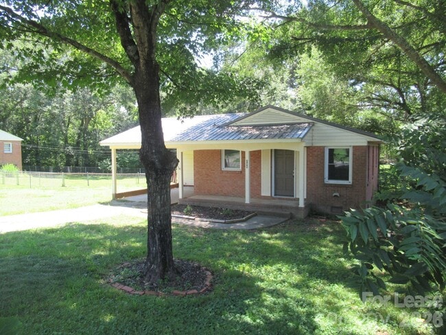 Photo - 208 Crescent Ct