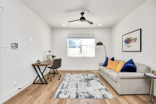 Photo - 2512 Gray St