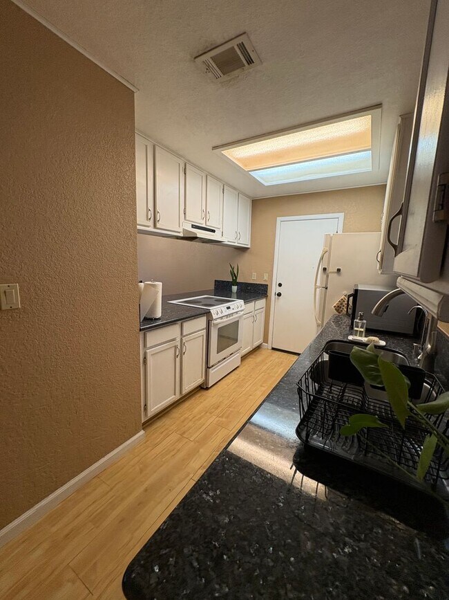 Photo - 3 Bed 2 Bath in South Davis Near Mace Ranch and Nugget Markets