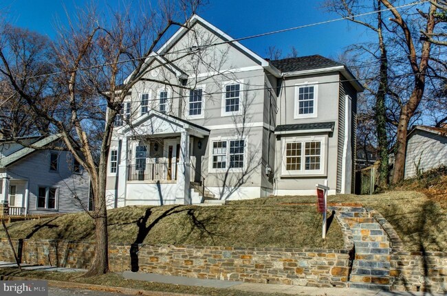 Building Photo - 2718 Hamlin St NE