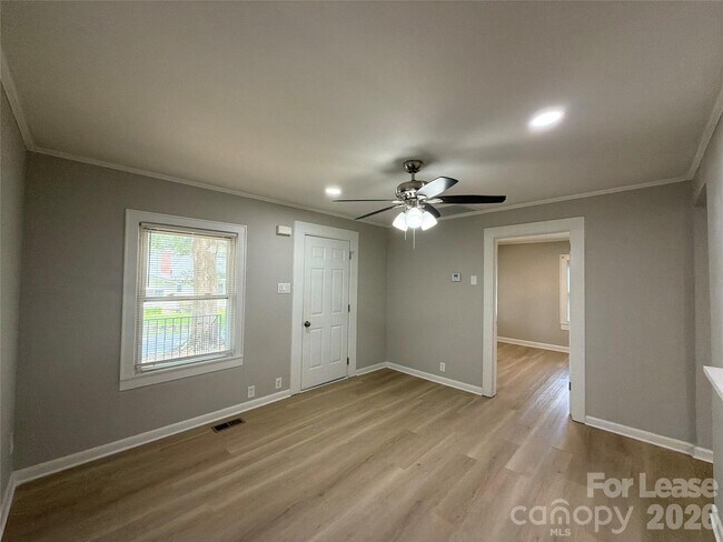 Photo - 831 Cason St