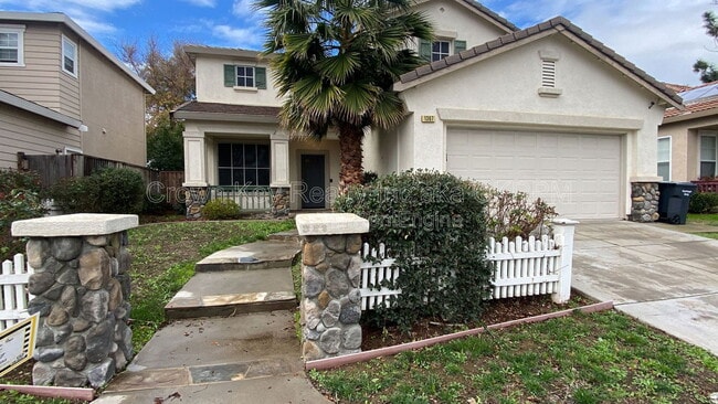 Photo - 1367 Gwerder St