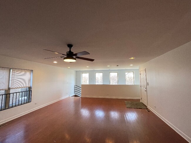 Photo - 6806 S Lafayette Ave Unidad 1