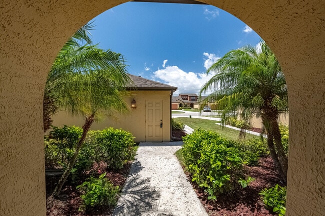 Photo - 1075 Luminary Cir