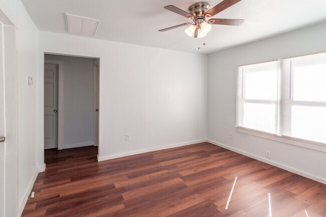 Photo - 1610 Lennon Ave