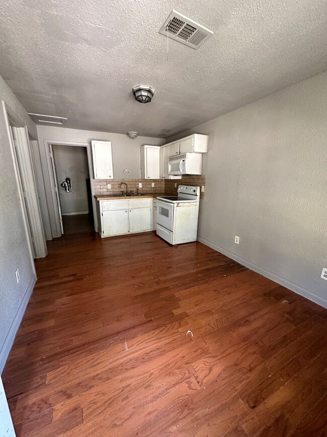 Photo - 421 Poplar St