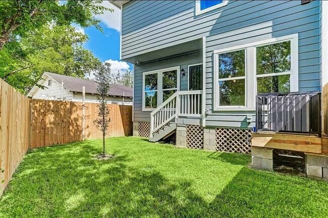 Building Photo - 3128 Coal St