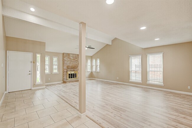 Photo - 2302 Brook View Ln