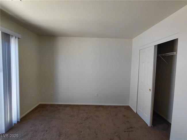 Building Photo - 452 Crocus Hill St