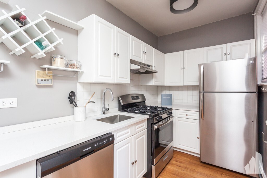 Photo - 637 W Cornelia Ave Unit 3W