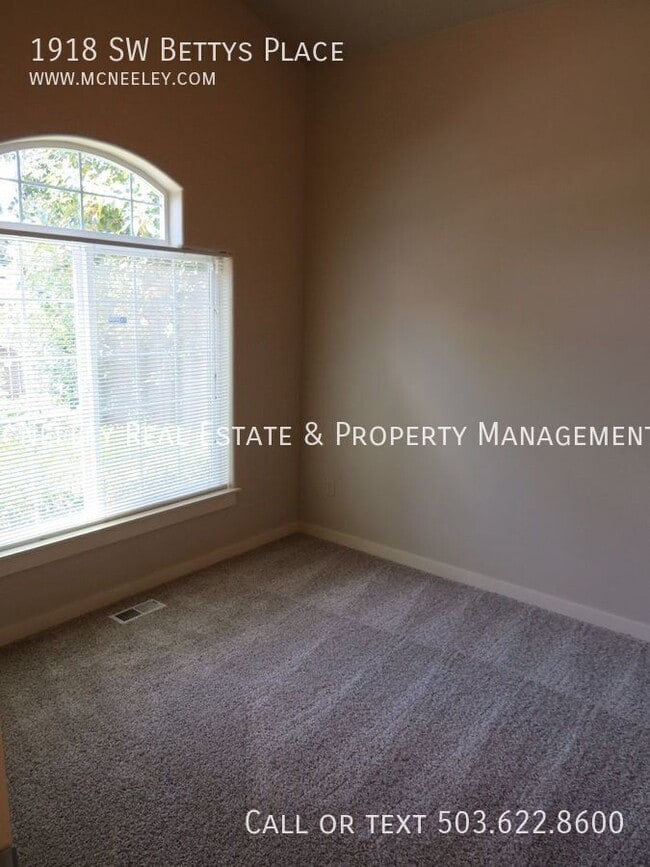 Photo - 1918 SW Betty's Pl