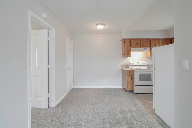 Photo - 24-424 Thompsonville Ln