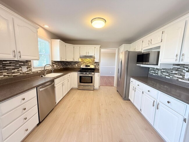 Photo - Stunning 5-Bedroom Home with Pool in Desir...