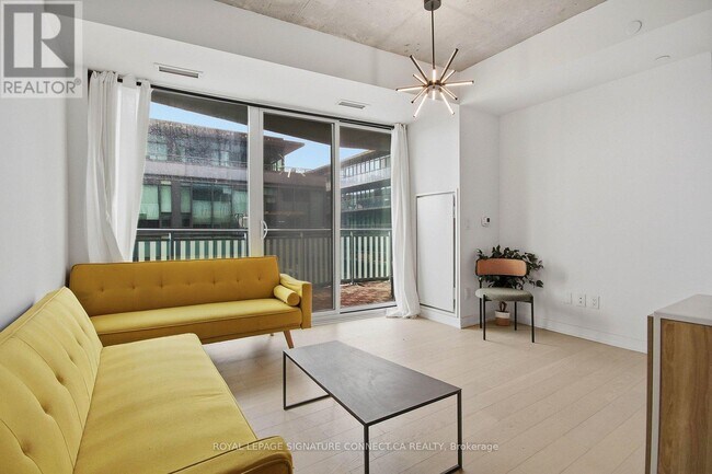 Photo - 45 Baseball Pl Unité 610