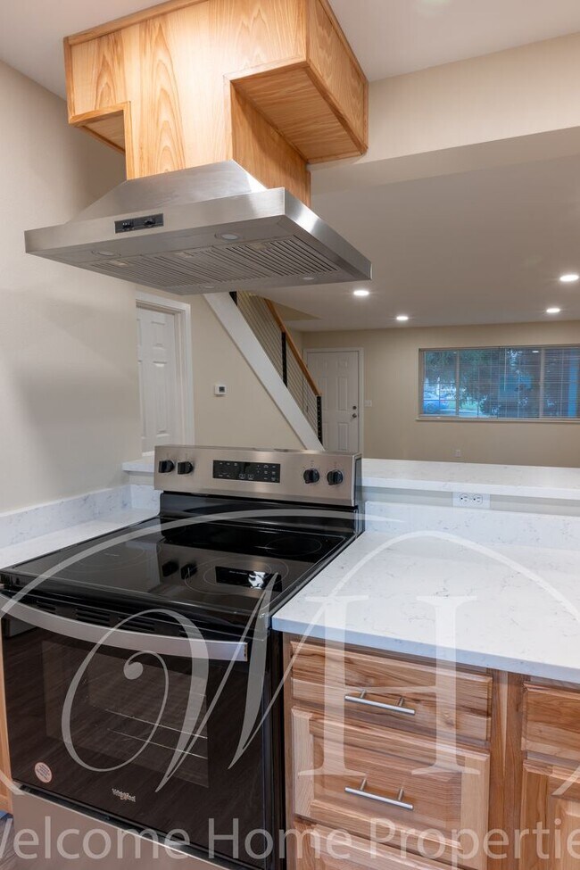 Photo - Spacious 2 bedroom duplex with attached garage Unidad 623 Whitman