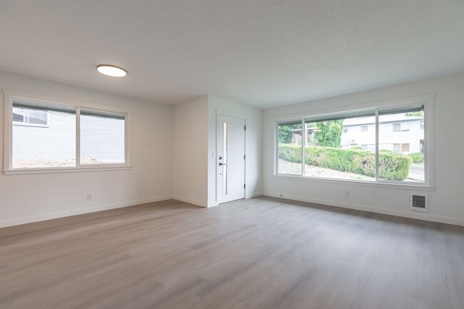 Photo - Crowne Pointe Apartment Homes