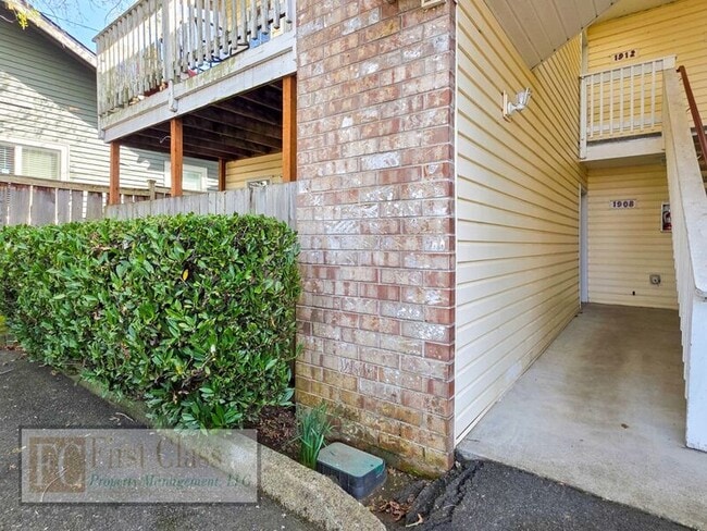 Photo - 1908 NE 46th Ave