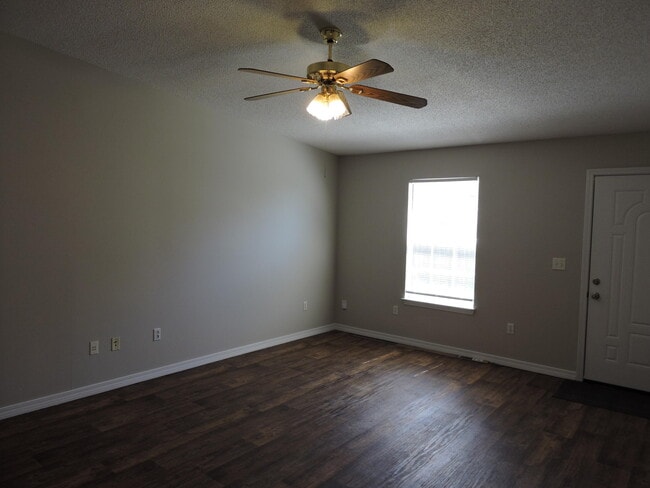 Photo - 265 Lindberg St