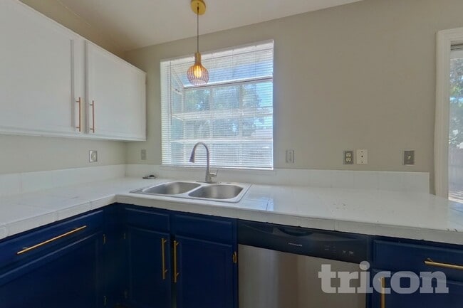Photo - 17662 Ponderosa Ave
