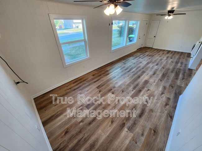 Photo - 519 E 14th St