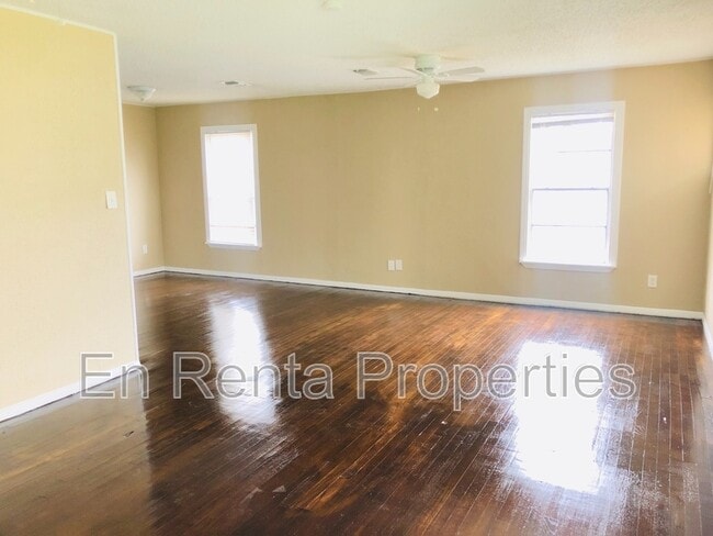Photo - 6037 Graham St