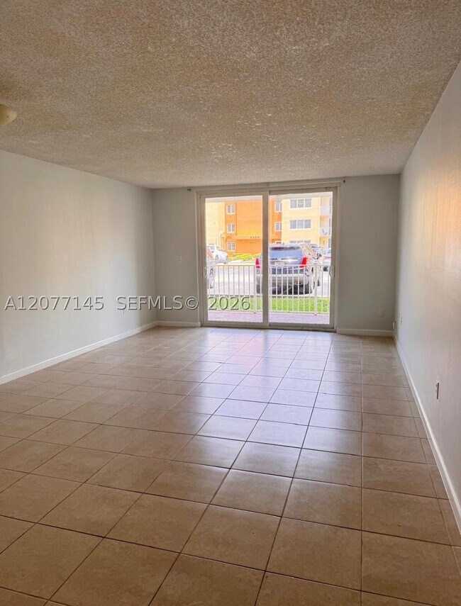 6960 Miami Gardens Dr Unidad 2-225