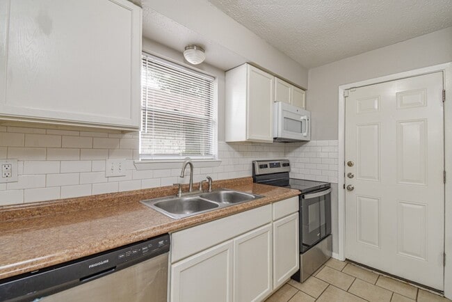Photo - 16618 Tibet Rd