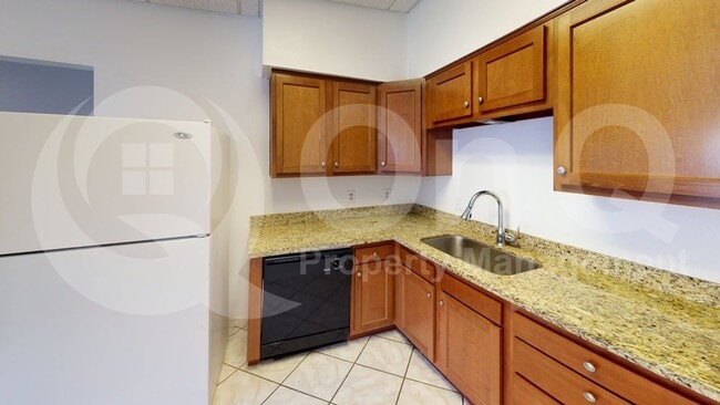 Building Photo - 652 N Drew St W Rental