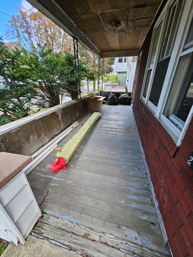 Photo - Lower 2 bedroom unit ALL UTILITIES INCLUDED