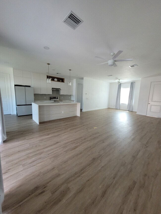 Photo - 882 Olympia Rd