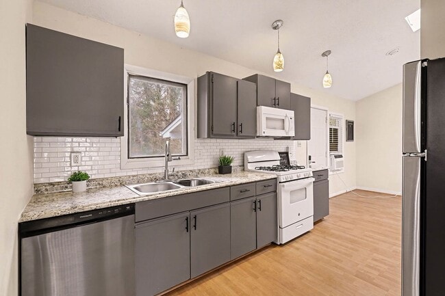 Photo - 205 Spring St